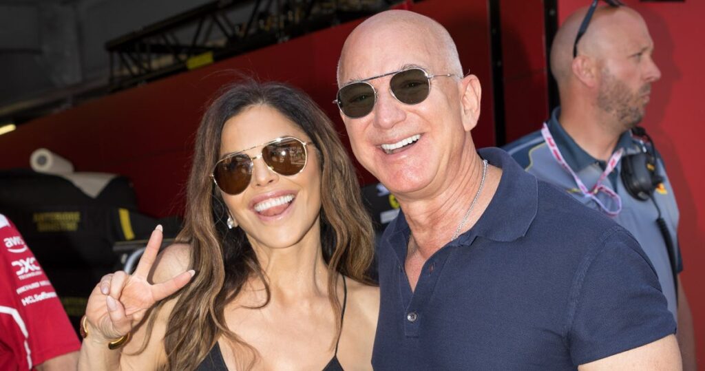 6e84ece6f662bfc445cbb472b26bb34051-bezos-sanchez.1x.rsocial.w1200.jpg