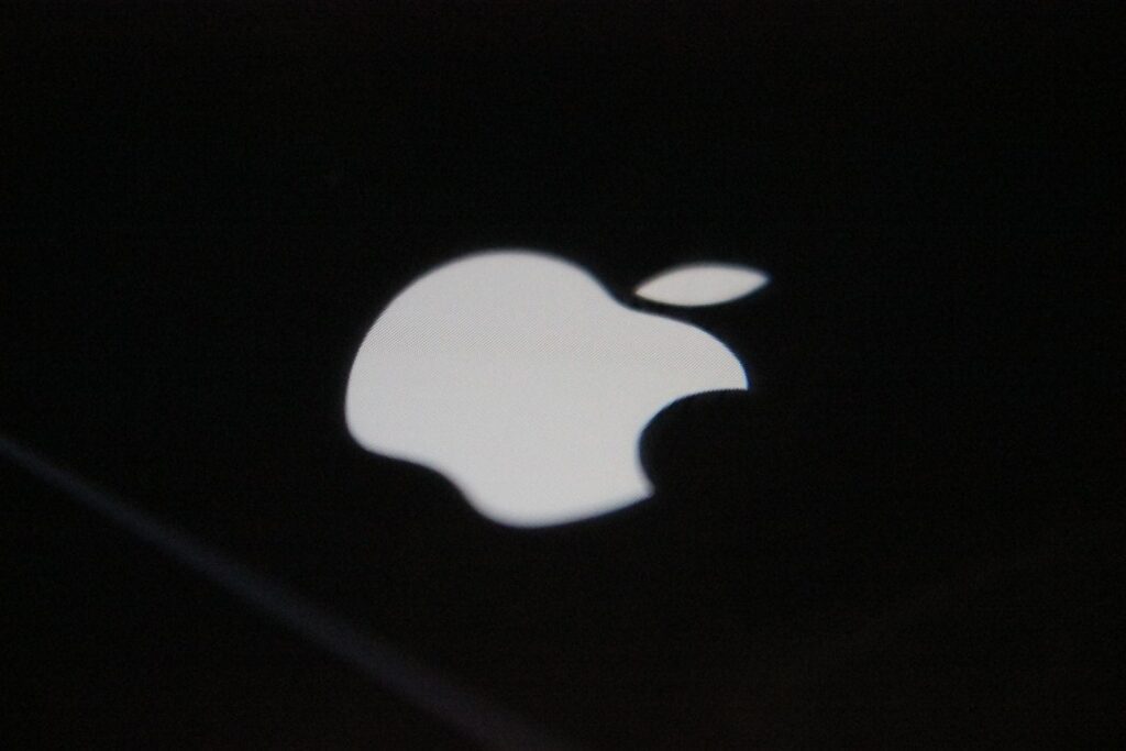 Apple20logo20-20by20Pexels20via20Pixabay.jpg