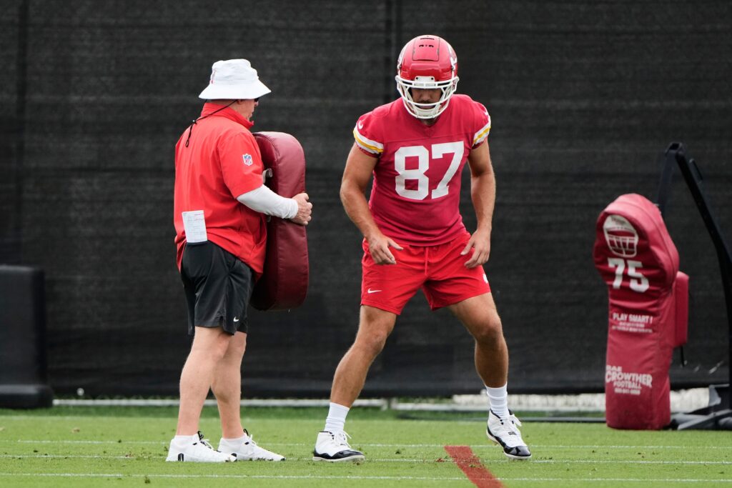 Chiefs_Football_97522.jpg